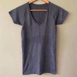 Lululemon Running Yoga Workout Sport T Shirt V Neck w Support for Activity Grey